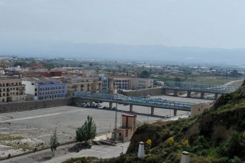 Puerto Lumbreras town and bridges spanning the broad Rambla de Nogalte channel
